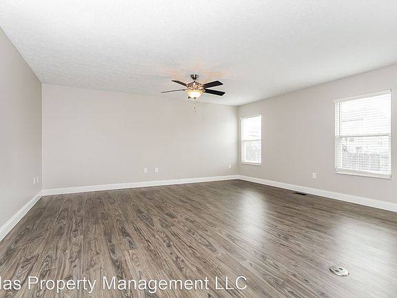 4th image of 923 Delhi Dr