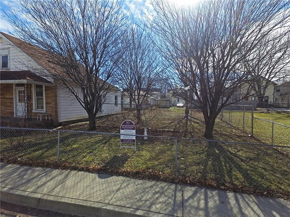Beautiful homesite in downtown Indianapolis near cultural trails, mass ave, shopping, dining and interstate access.