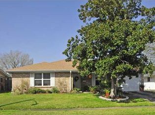 736 Huckleberry Ln, Gretna, LA 70056