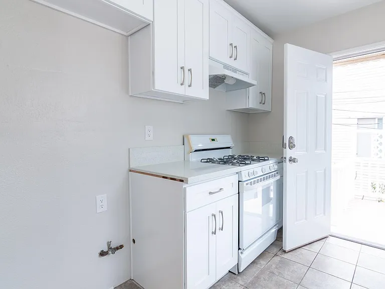 524 Linden Ave — Photo 6