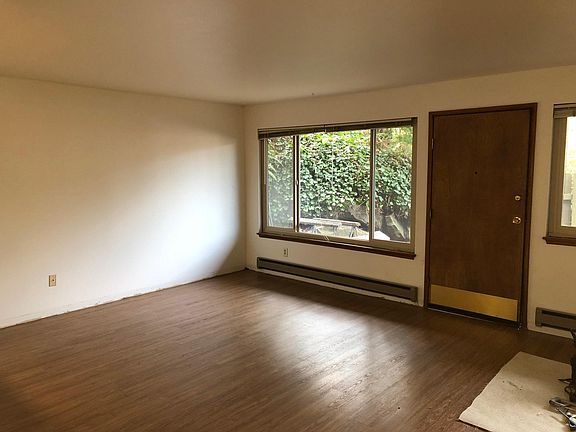 3rd image of 9400 Ravenna Ave NE APT 5