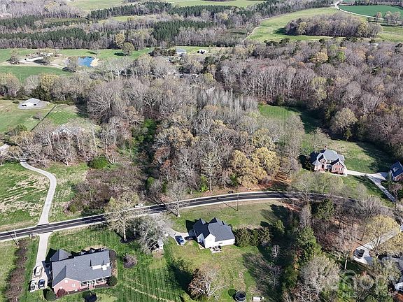2nd image of 2808 Lathan Rd