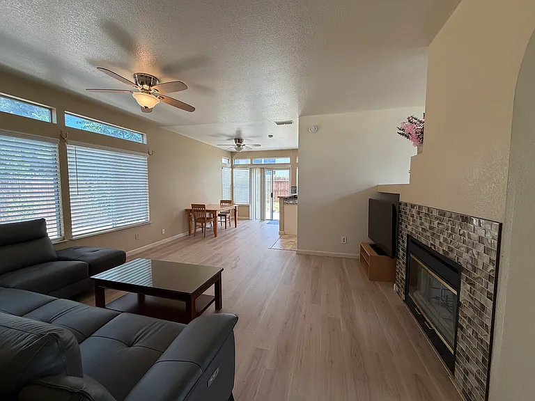 8687 Bluefield Way — Photo 4