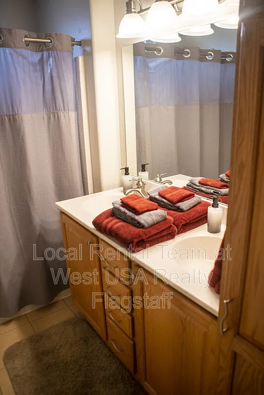 3 bed, 3.5 bath, 1598 sqft, $3,000 — Photo 3