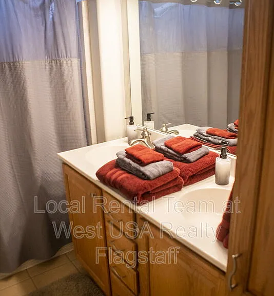 2439 W Silverton Dr — Photo 3