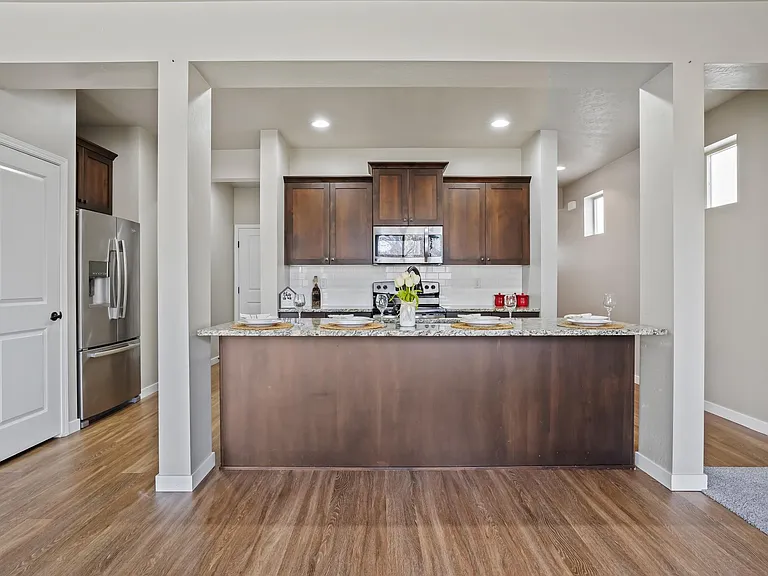 2810 E Clarene Dr — Photo 4