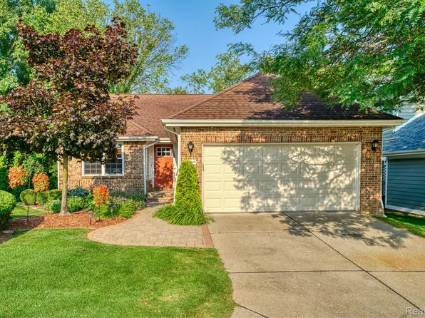 31040 Eagle Dr, Novi, MI 48377