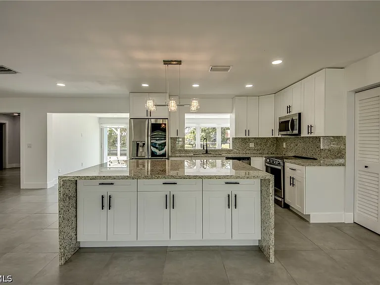 4312 S Pacific Cir — Photo 12