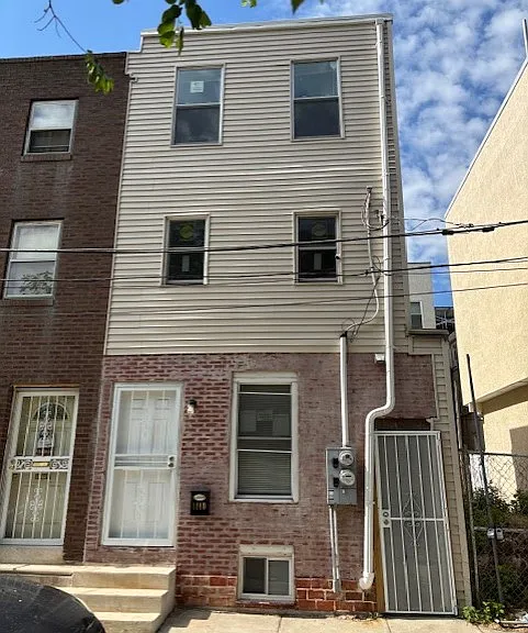 1110 N St — Photo 2