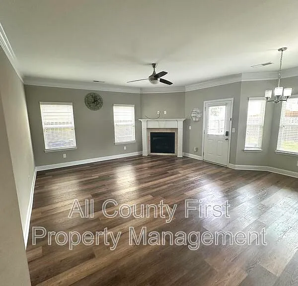 553 Sprayberry Dr — Photo 3
