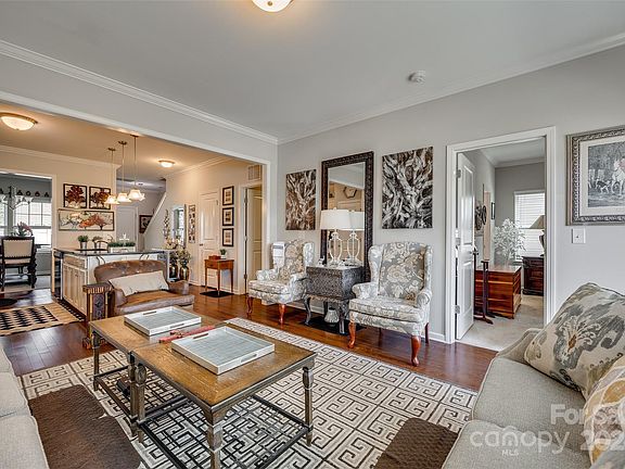 4th image of 848 Summerlake Dr