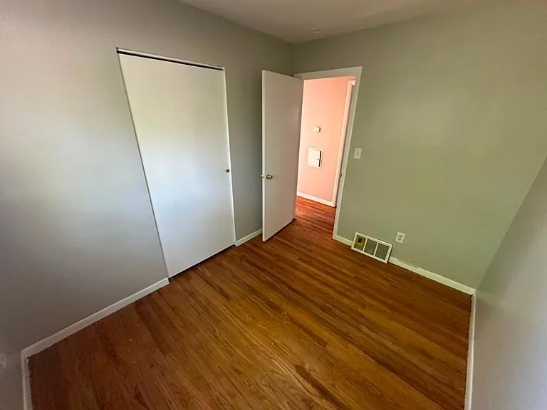 22030 Cushing Ave — Photo 11