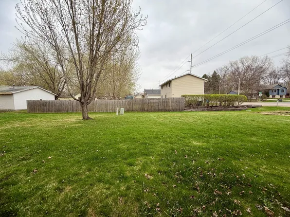 987 11th Ave SW, Forest Lake, MN 55025