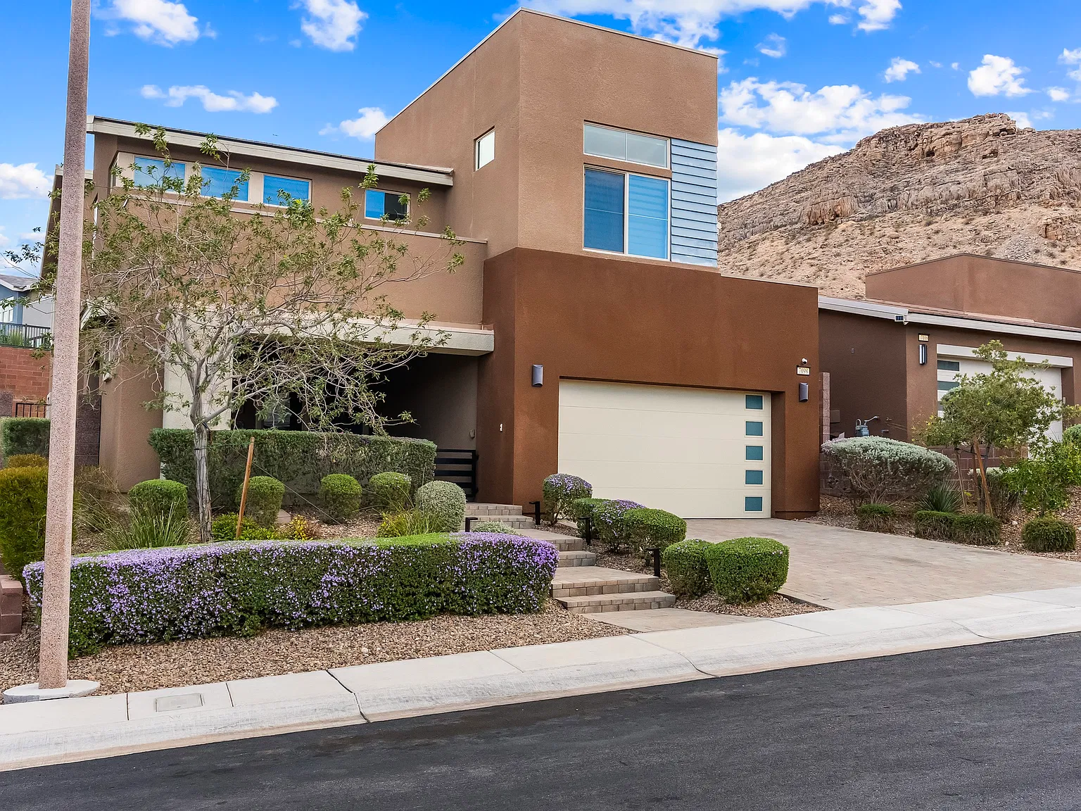 3 bed, 2.5 bath, 3201 sqft, $6,995 — Photo 3