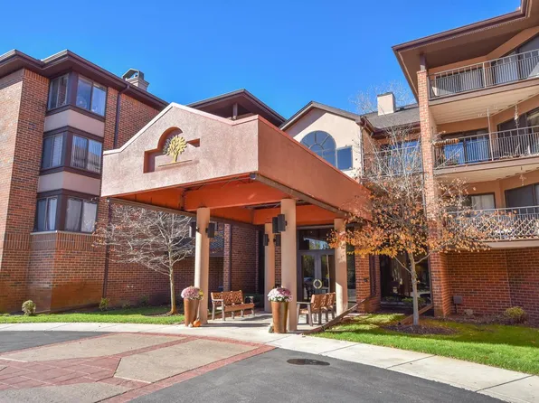 1600 West Green Tree ROAD #302, Glendale, WI 53209