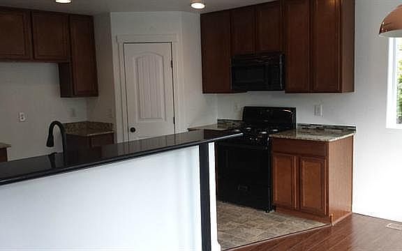 4th image of 1605 Maine St