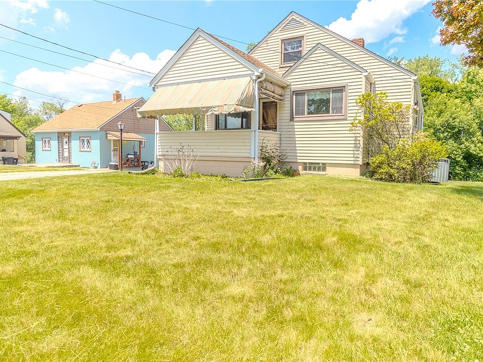 1st image of 629 3rd St