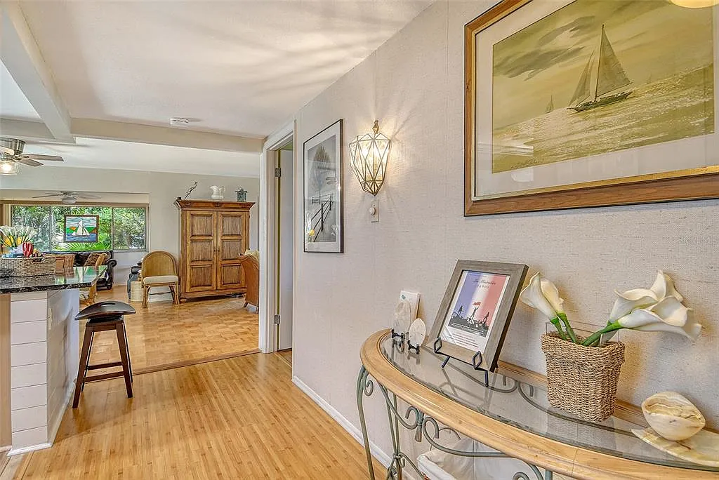 2 bed, 2.0 bath, 1312 sqft, $4,250 — Photo 4