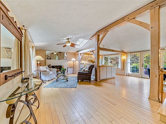 3rd image of 2567 Warren Rd