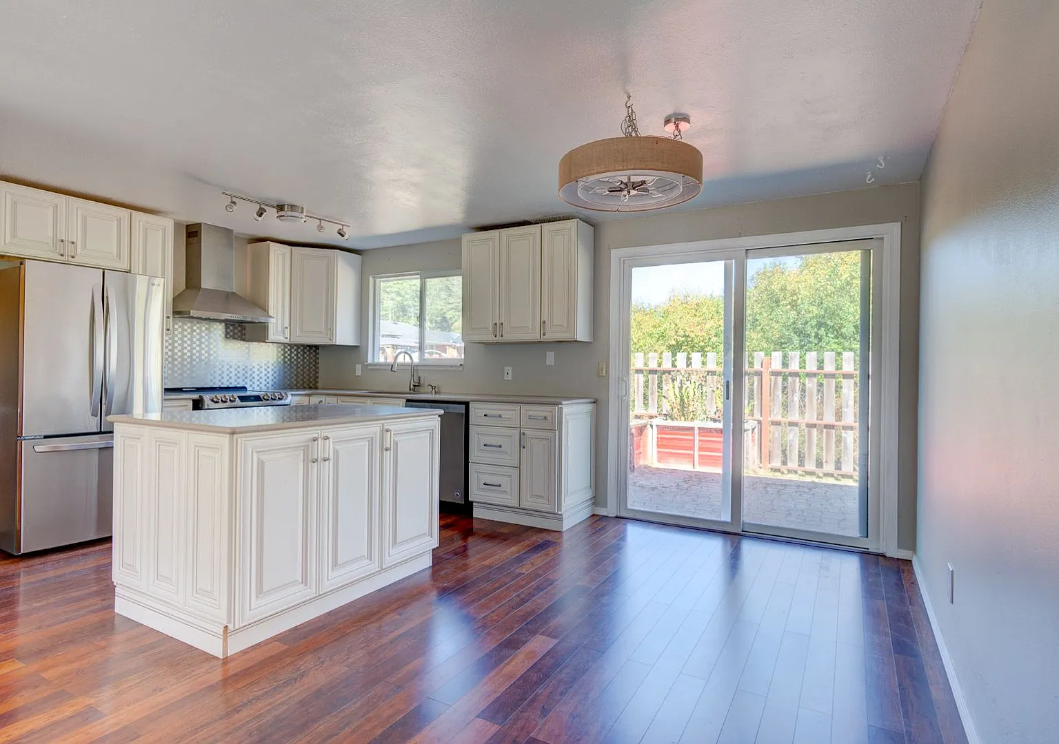 3 Bedroom 1 Bathroom in Sierra Community — Photo 4