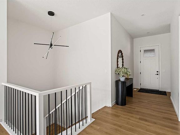 3rd image of 68 SW Cranbrook Cpe SE