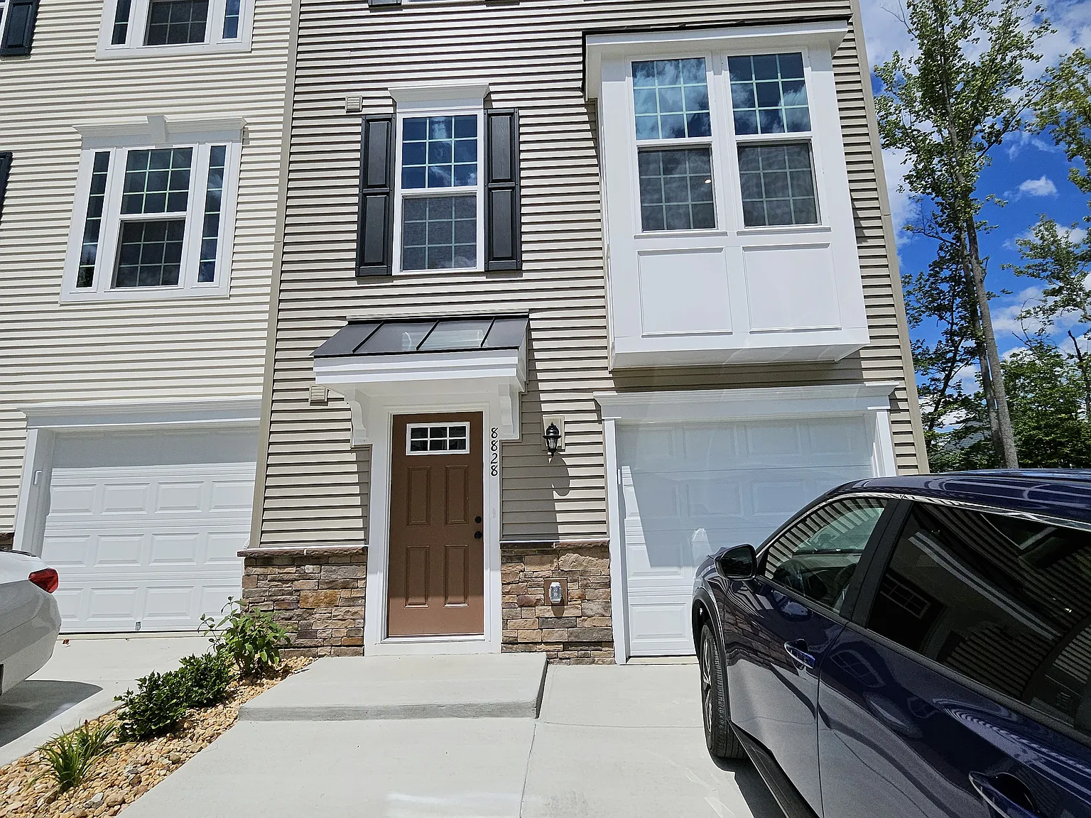 3 bed, 1916 sqft, $2,650 — Photo 2