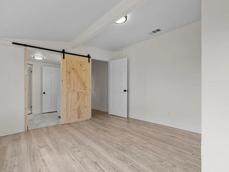 718 W Monterey St — Photo 10