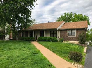 340 Oakleigh Woods Dr, Ballwin, MO