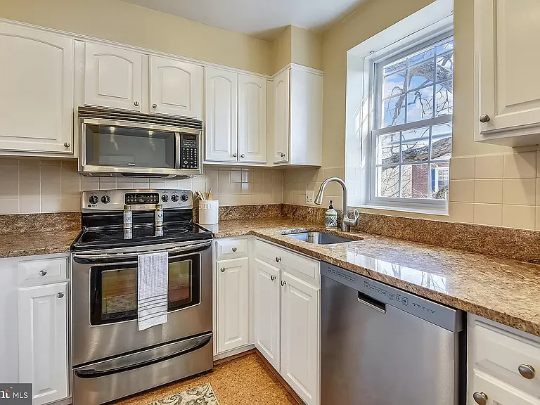 2922 S Buchanan St — Photo 16