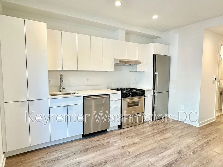 1460 Belmont St NW #102 — Photo 5