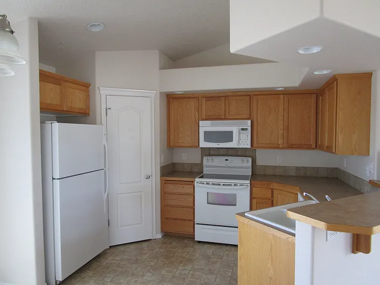 11752 W Tahiti St — Photo 6