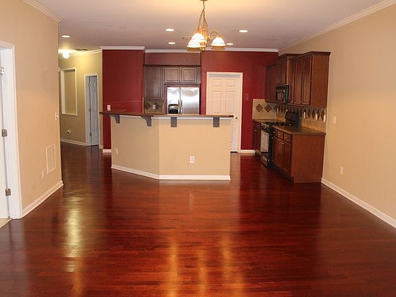 1887 South Hampton Lane