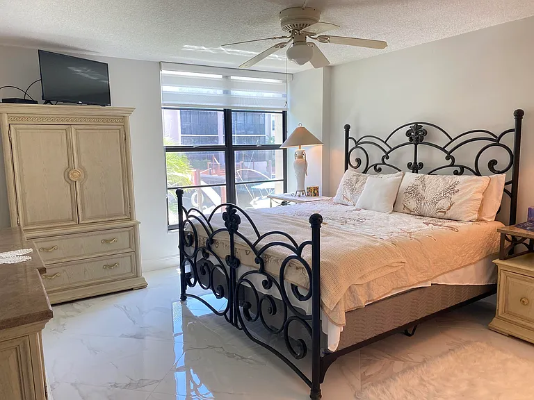 2 Royal Palm Way #101 — Photo 11
