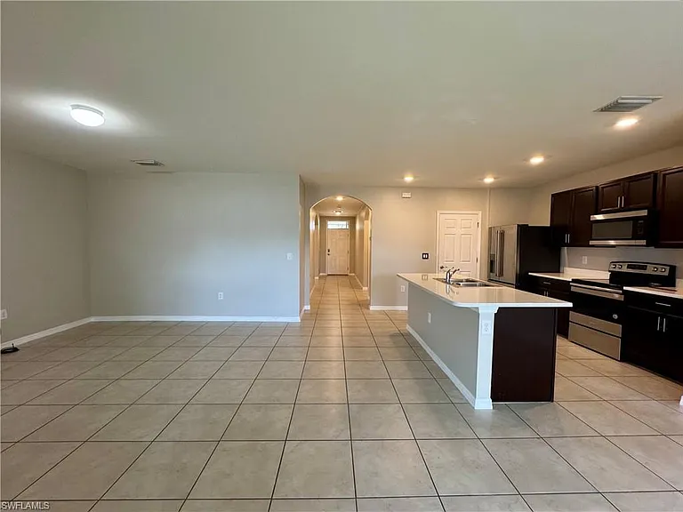 18661 Miami Blvd — Photo 9
