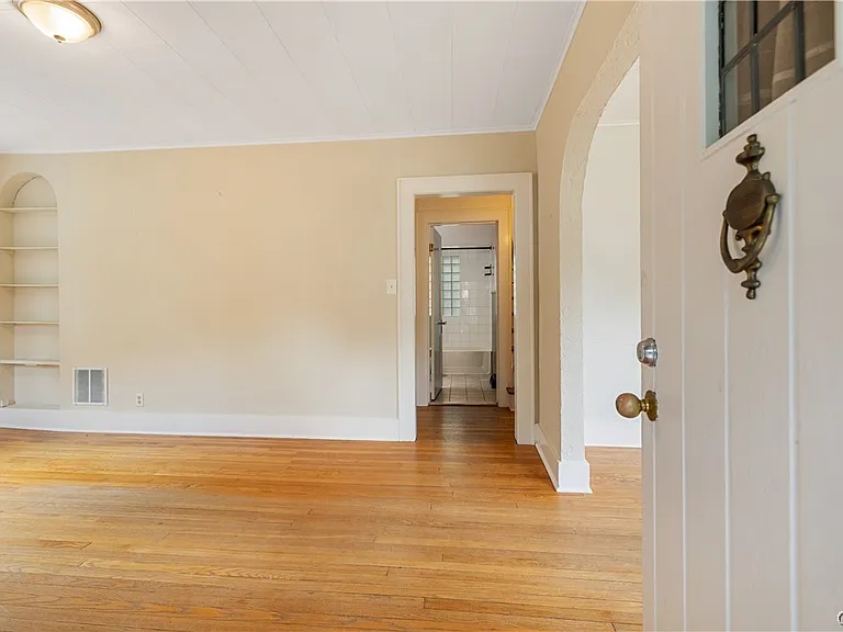 448 Buckingham Ave — Photo 4