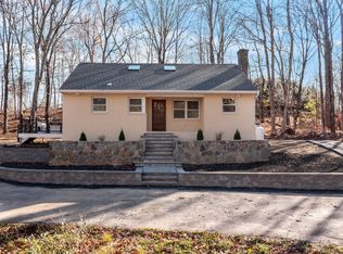 14 Bond Rd, Woodbridge, CT 06525