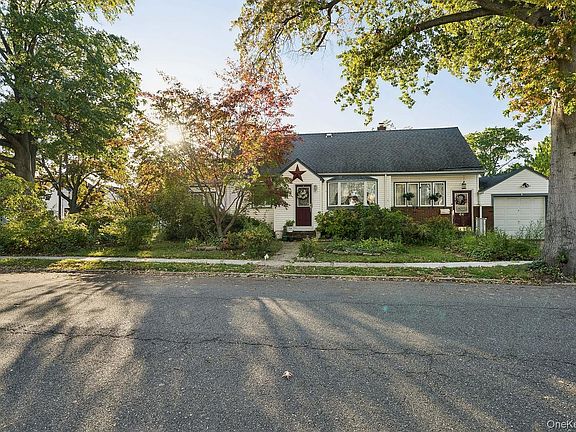 5th image of 64 Collfield Avenue