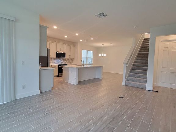 4th image of 2573 Cavanaugh Dr