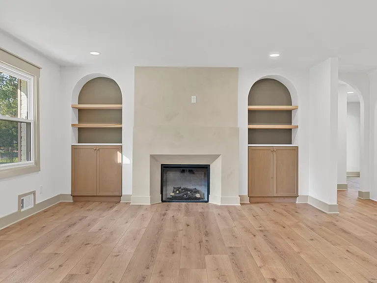 460 Hilltop Trl — Photo 7