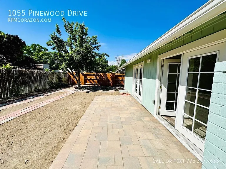 1055 Pinewood Dr — Photo 16