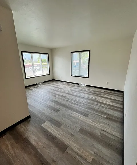 415 Theresa St — Photo 6
