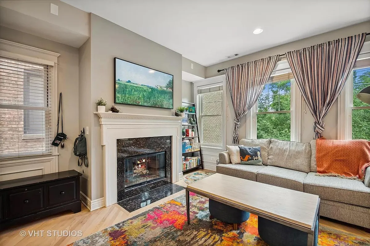Building Photo - 4216 N Ashland Ave #2