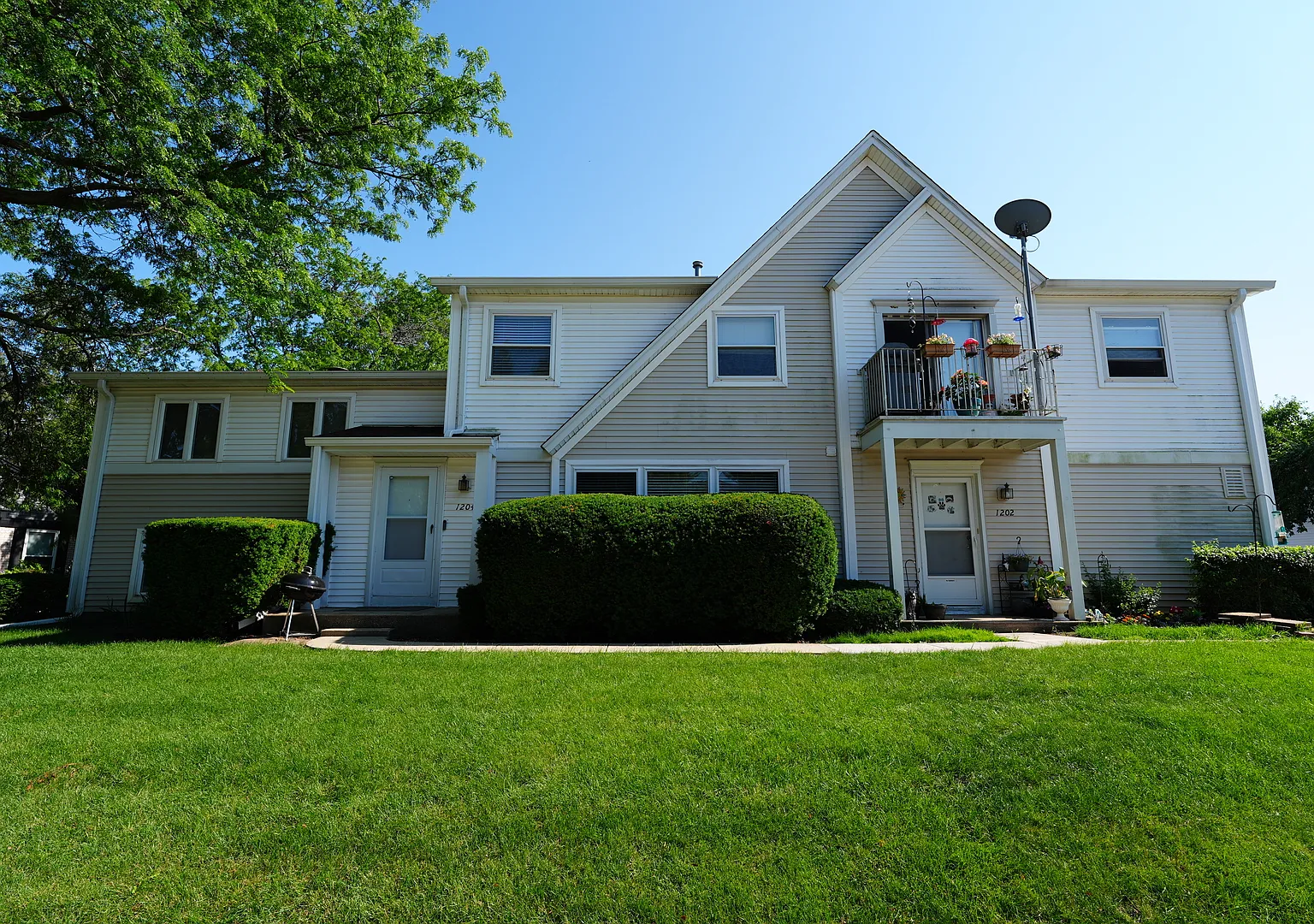 2 bed, 1.5 bath, 1100 sqft, $2,600 — Photo 1