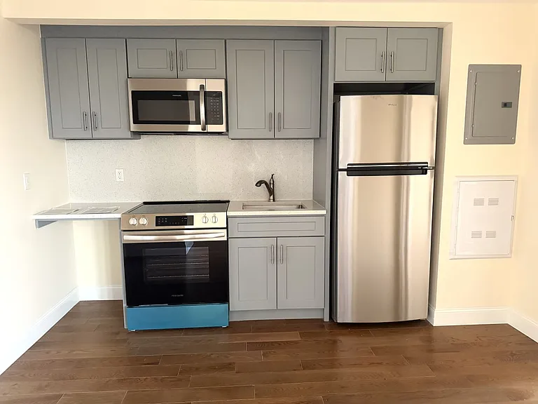 29-10 21st St #801 — Photo 3