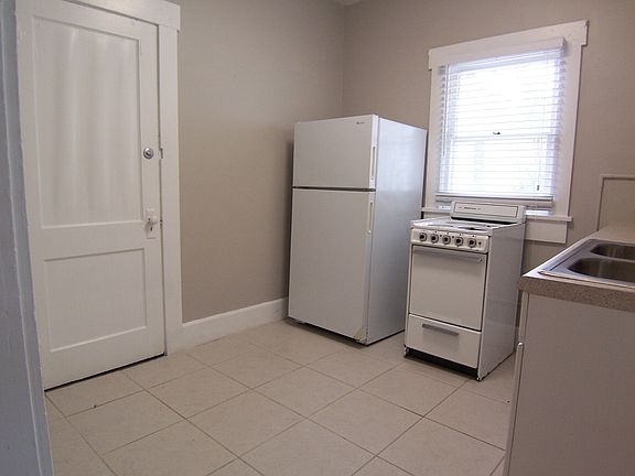 4th image of 125 8th Ave N APT 6