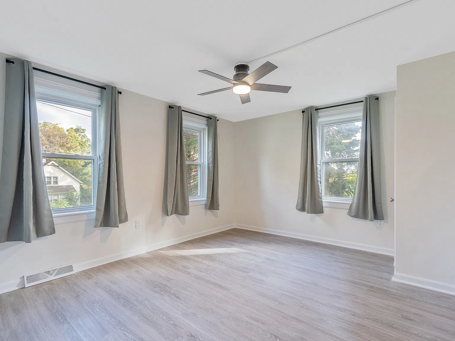 2 bed, 1000 sqft, $1,525 — Photo 3