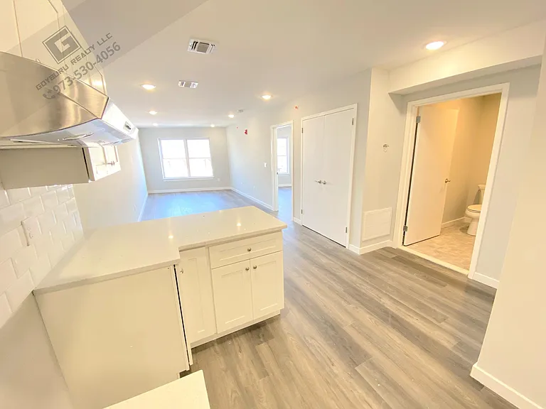 185 Broadway #208 — Photo 7