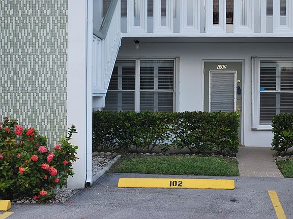 3rd image of 102 Wellington Cir #C-1020