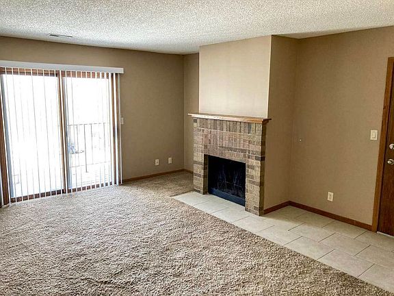 4th image of 3 Emerald Dr #18