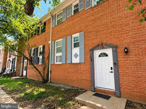 830 Calvert Towne Dr, Prince Frederick, MD 20678